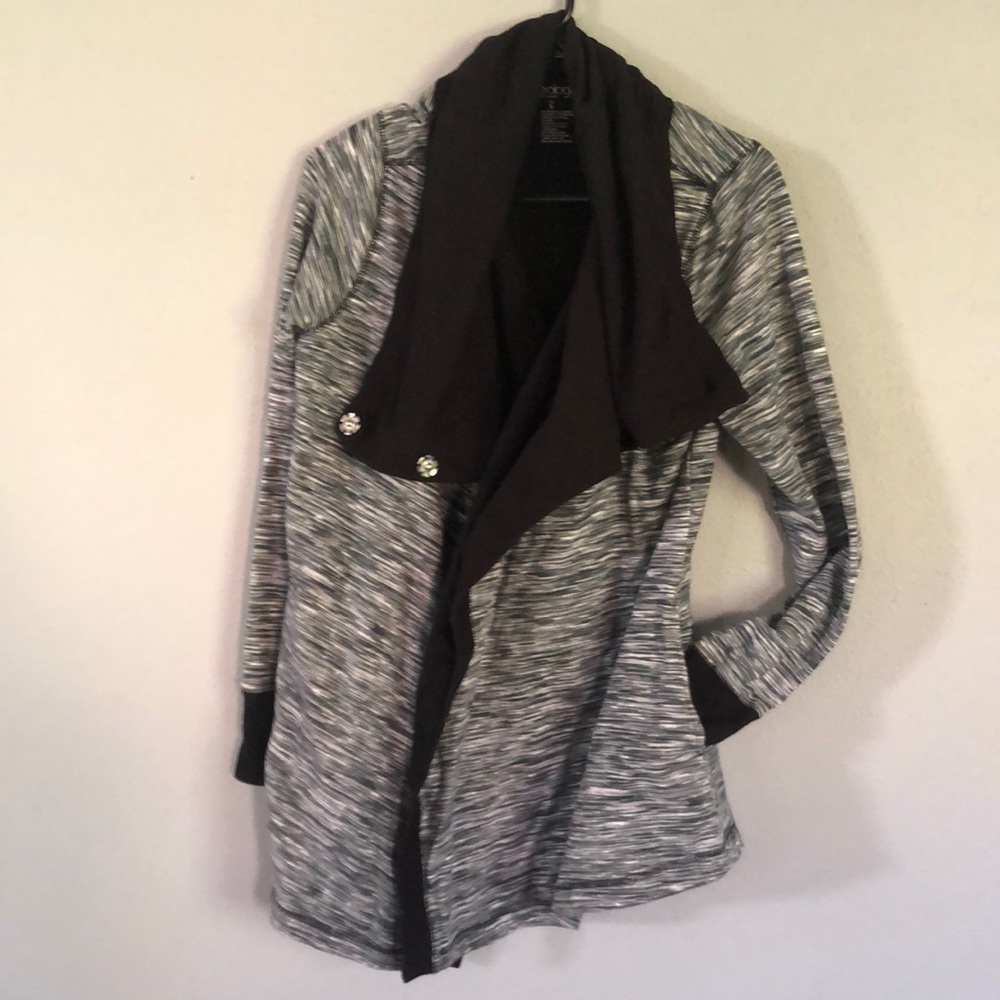 Cozy sweatshirt material activewear sweater great used condition